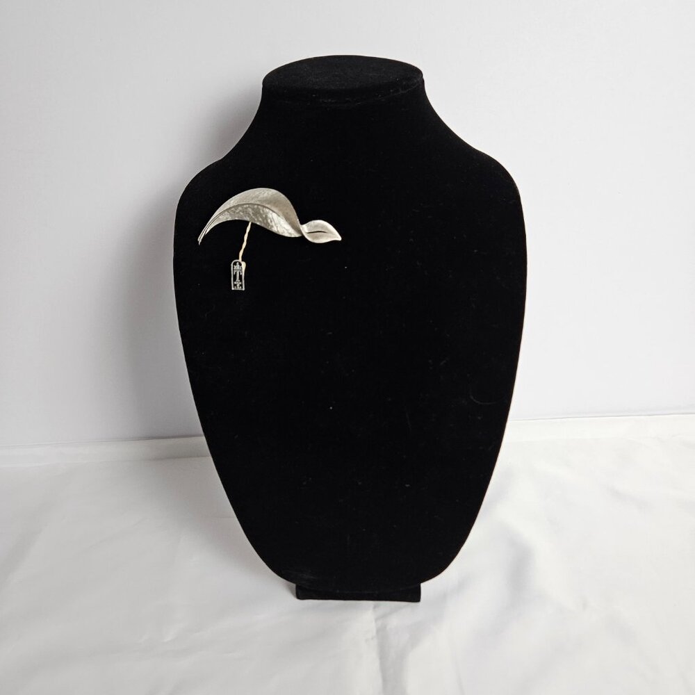 VTG Crwn Trifari Silver Leaf Brooch Pin Mid Century Modern Curved Feather Design